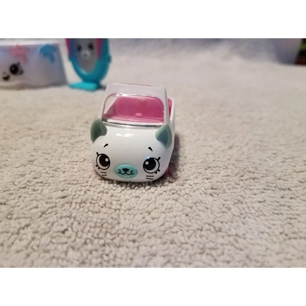 Lot 9 items‎ Shopkins Ice cream parlor and kitty dinner party